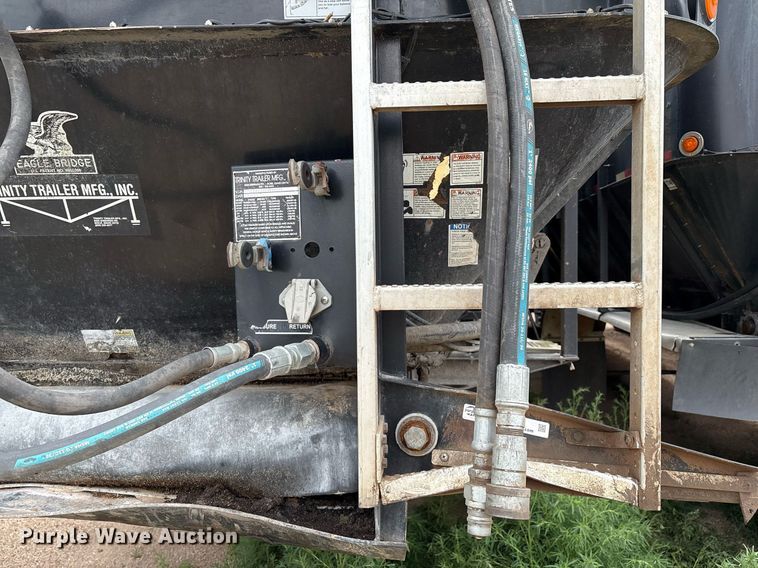 image for item DX7989 2010 Trinity Eagle Bridge live bottom trailer