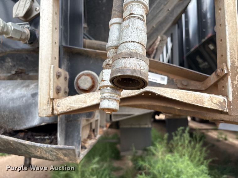 image for item DX7989 2010 Trinity Eagle Bridge live bottom trailer