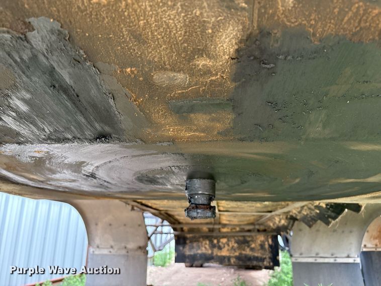 image for item DX7989 2010 Trinity Eagle Bridge live bottom trailer