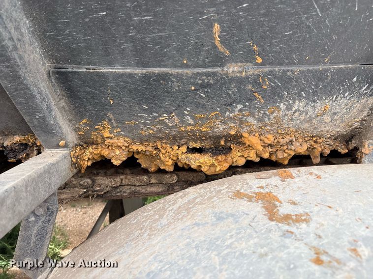 image for item DX7989 2010 Trinity Eagle Bridge live bottom trailer