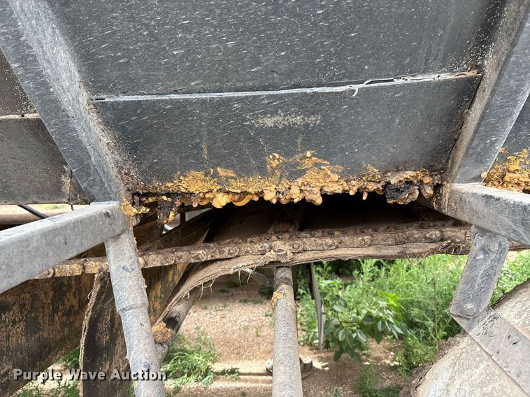 image for item DX7989 2010 Trinity Eagle Bridge live bottom trailer