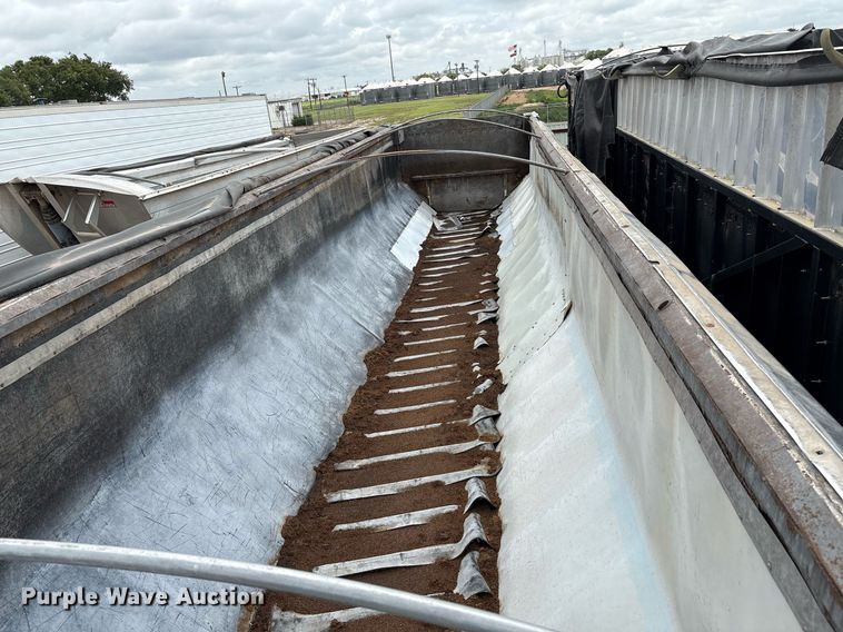 image for item DX7989 2010 Trinity Eagle Bridge live bottom trailer