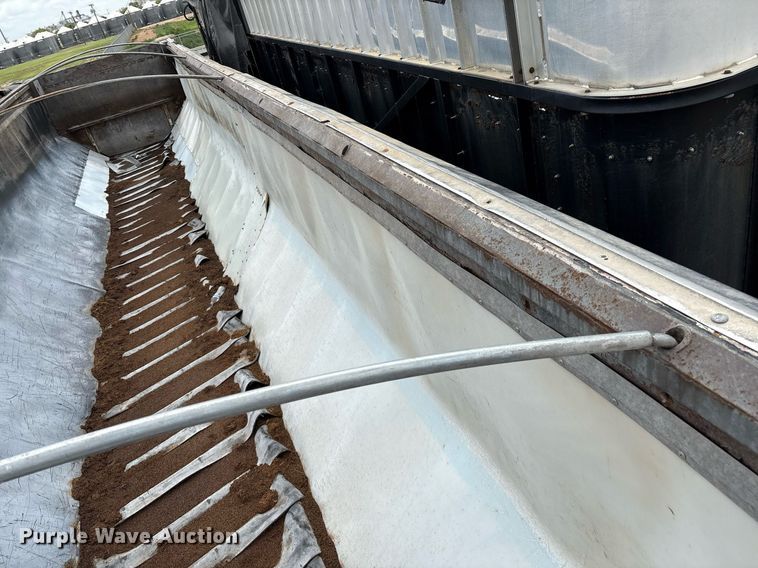 image for item DX7989 2010 Trinity Eagle Bridge live bottom trailer