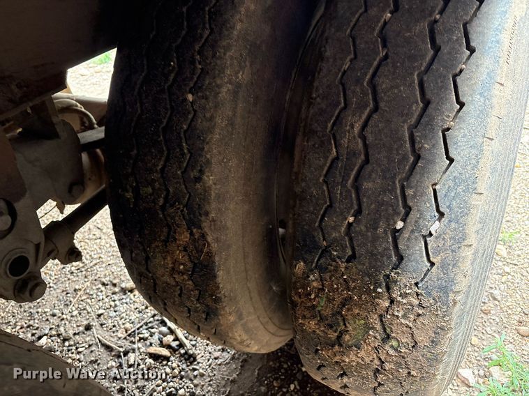 image for item DX7989 2010 Trinity Eagle Bridge live bottom trailer