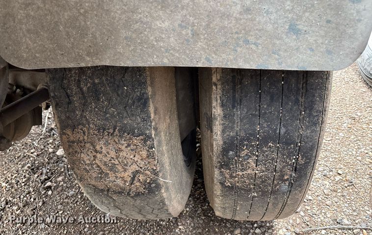 image for item DX7989 2010 Trinity Eagle Bridge live bottom trailer