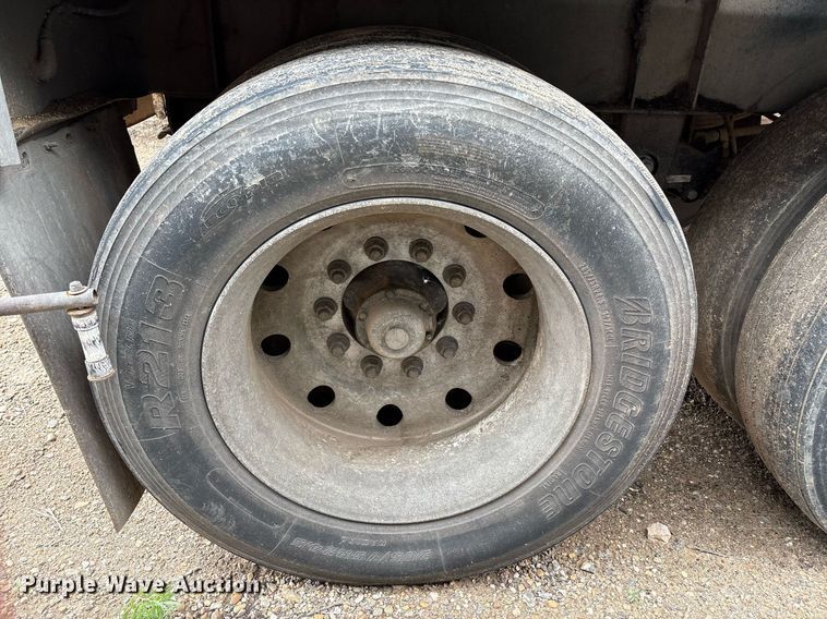 image for item DX7989 2010 Trinity Eagle Bridge live bottom trailer