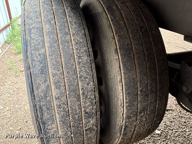 image for item DX7989 2010 Trinity Eagle Bridge live bottom trailer