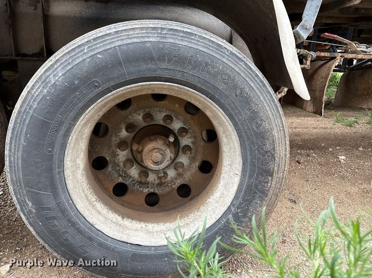 image for item DX7989 2010 Trinity Eagle Bridge live bottom trailer