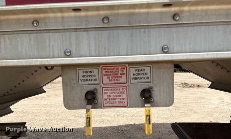 image for item DX8054 2020 Wilson DWH-650CB grain trailer