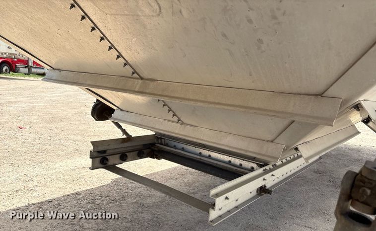 image for item DX8055 2020 Wilson DWH-650CB grain trailer