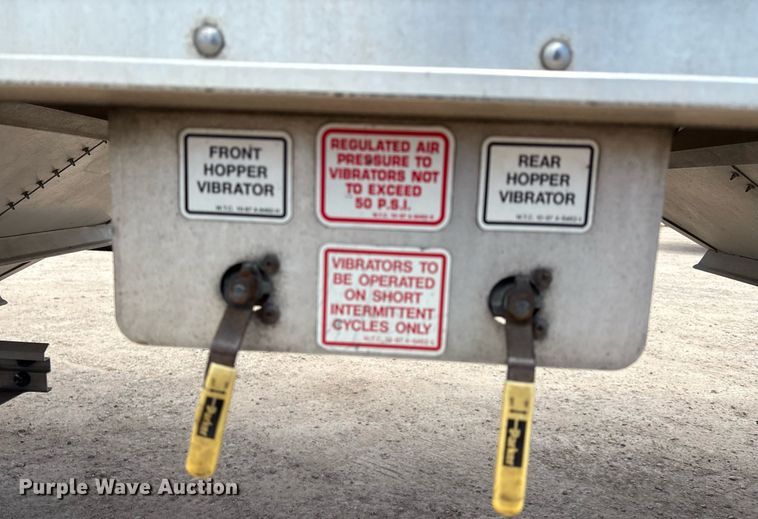 image for item DX8055 2020 Wilson DWH-650CB grain trailer