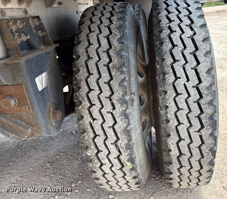 image for item DX8055 2020 Wilson DWH-650CB grain trailer