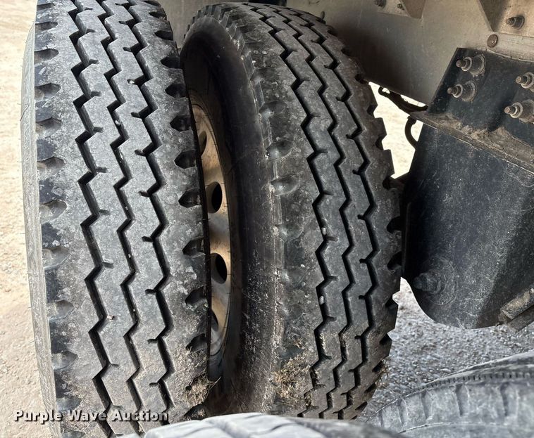 image for item DX8055 2020 Wilson DWH-650CB grain trailer