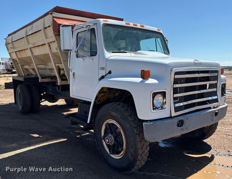 image for item DX8058 1988 International S1900 Feed Mixer Truck
