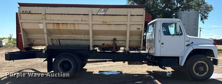 image for item DX8058 1988 International S1900 Feed Mixer Truck