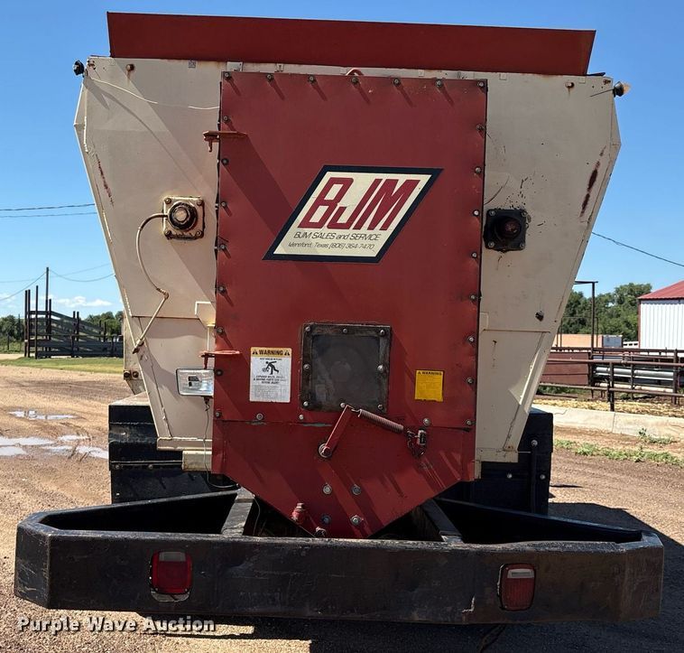 image for item DX8058 1988 International S1900 Feed Mixer Truck