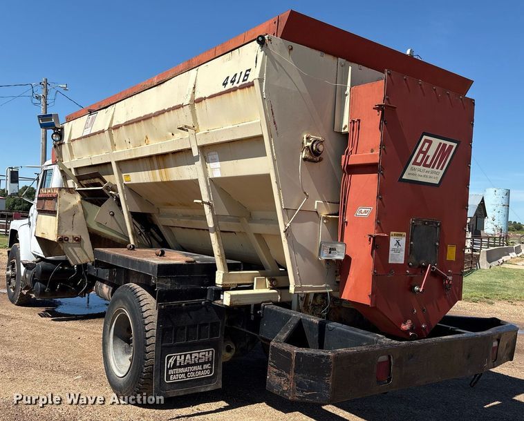 image for item DX8058 1988 International S1900 Feed Mixer Truck
