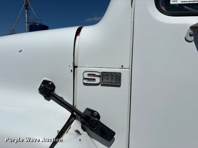 image for item DX8058 1988 International S1900 Feed Mixer Truck