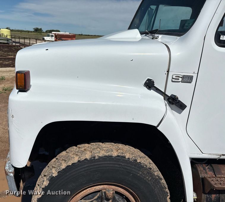 image for item DX8058 1988 International S1900 Feed Mixer Truck