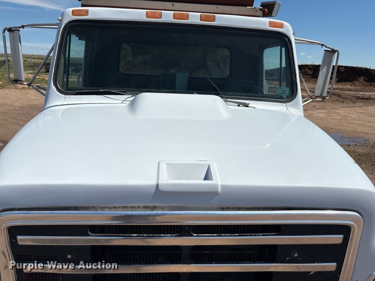 image for item DX8058 1988 International S1900 Feed Mixer Truck