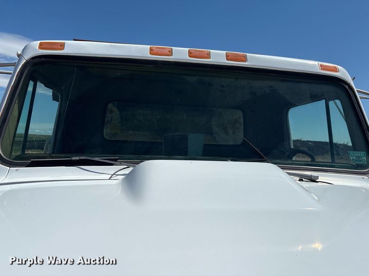 image for item DX8058 1988 International S1900 Feed Mixer Truck