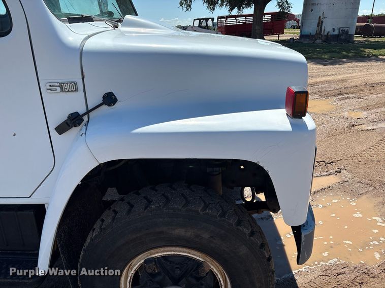 image for item DX8058 1988 International S1900 Feed Mixer Truck