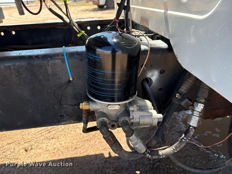 image for item DX8058 1988 International S1900 Feed Mixer Truck