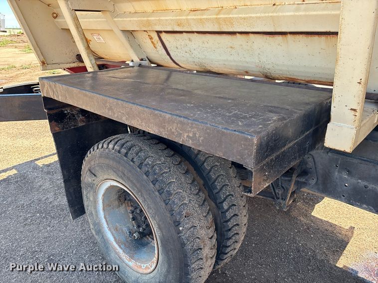 image for item DX8058 1988 International S1900 Feed Mixer Truck