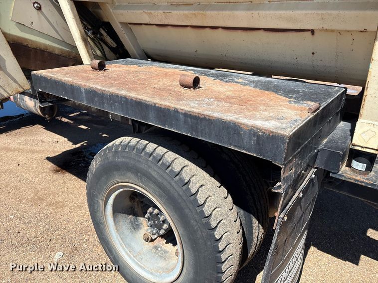 image for item DX8058 1988 International S1900 Feed Mixer Truck