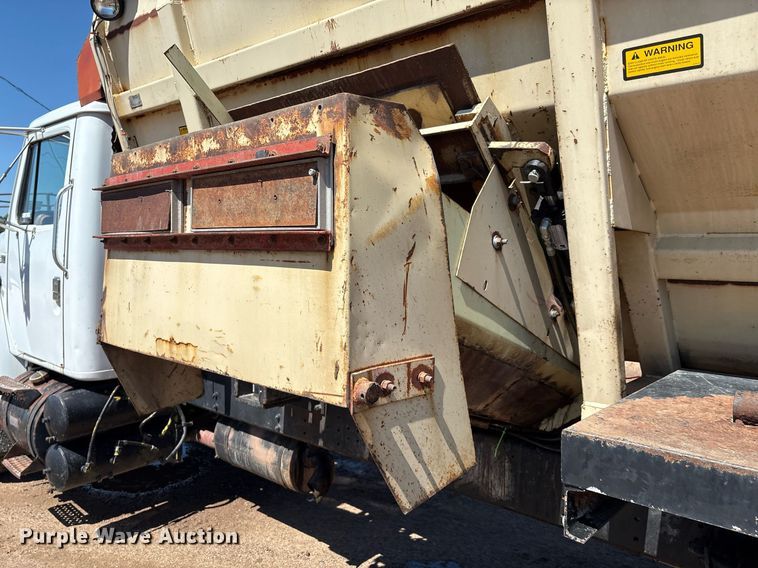 image for item DX8058 1988 International S1900 Feed Mixer Truck