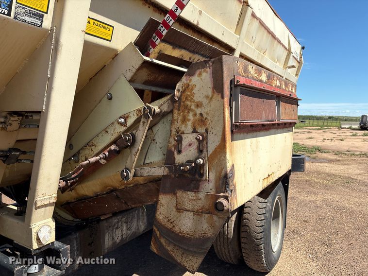 image for item DX8058 1988 International S1900 Feed Mixer Truck