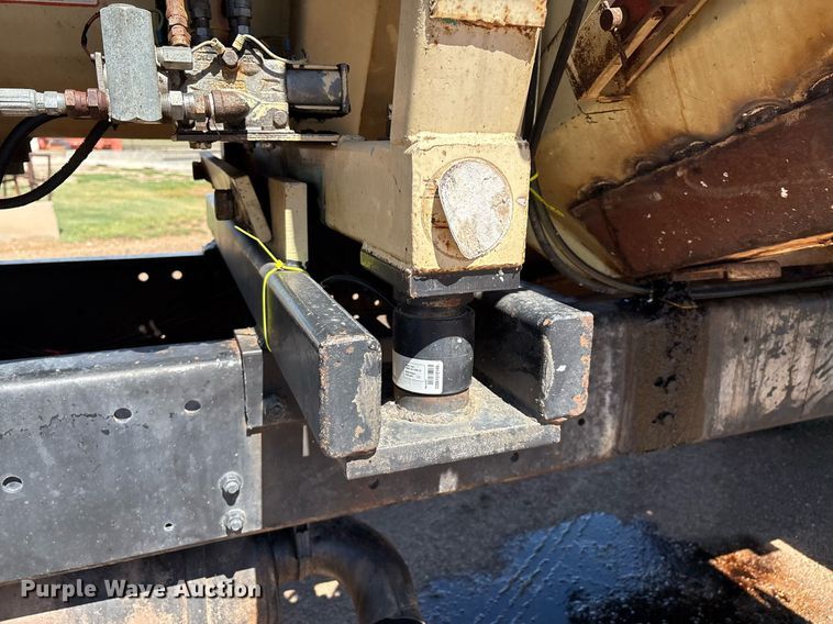 image for item DX8058 1988 International S1900 Feed Mixer Truck