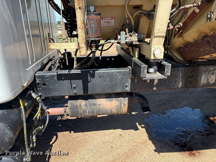 image for item DX8058 1988 International S1900 Feed Mixer Truck