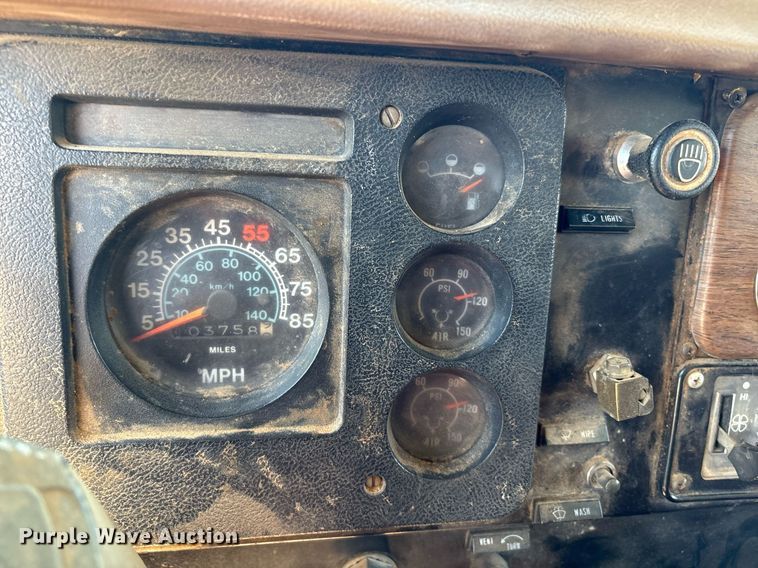 image for item DX8058 1988 International S1900 Feed Mixer Truck