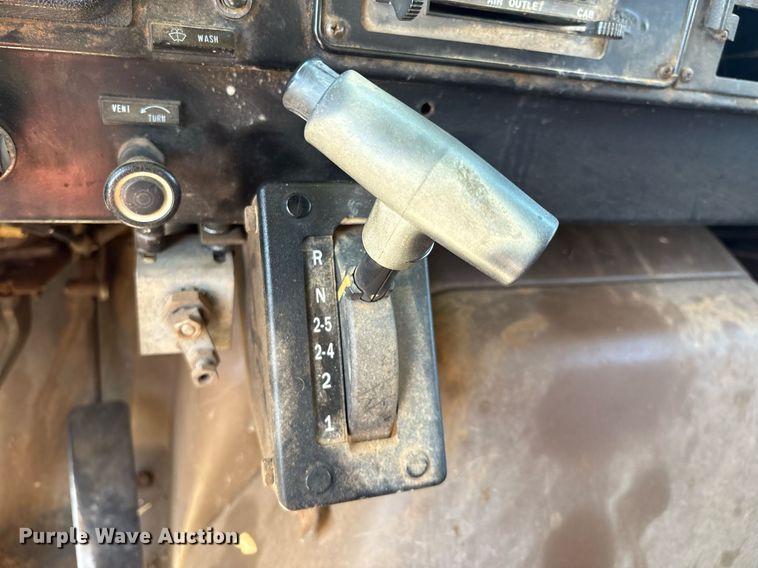 image for item DX8058 1988 International S1900 Feed Mixer Truck