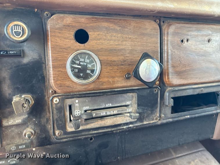 image for item DX8058 1988 International S1900 Feed Mixer Truck