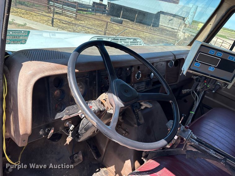 image for item DX8058 1988 International S1900 Feed Mixer Truck