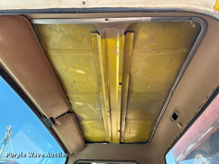 image for item DX8058 1988 International S1900 Feed Mixer Truck