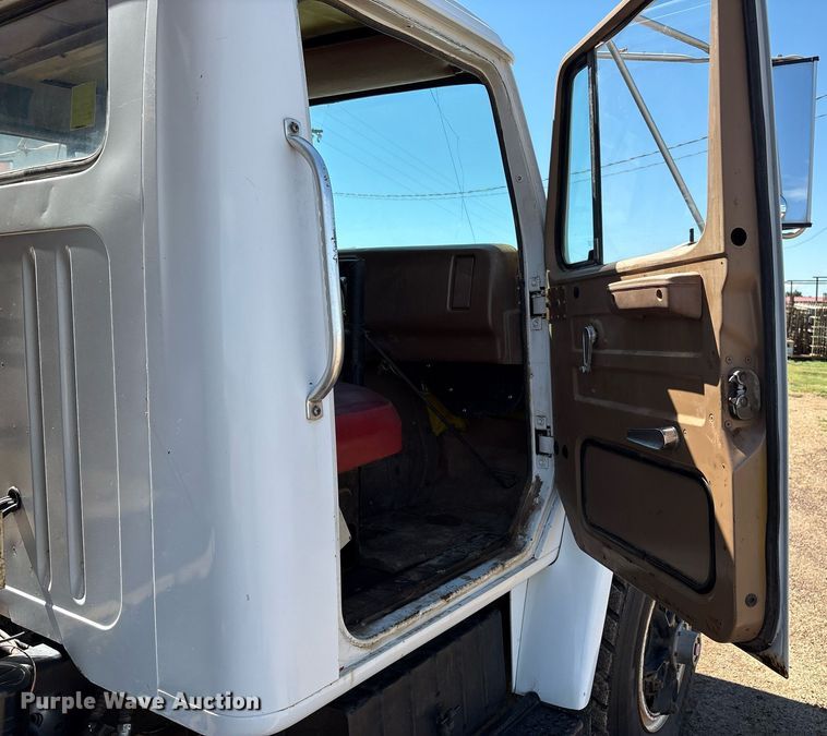 image for item DX8058 1988 International S1900 Feed Mixer Truck