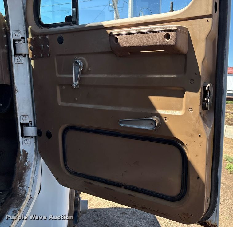 image for item DX8058 1988 International S1900 Feed Mixer Truck