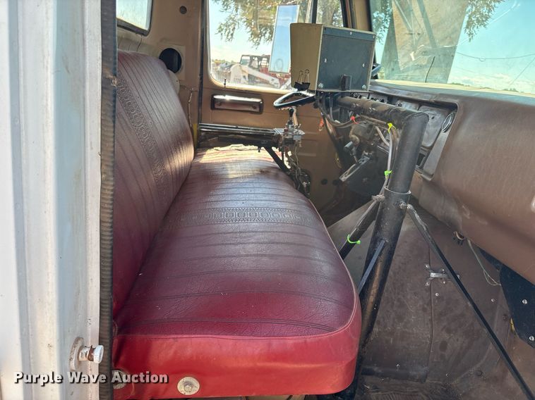 image for item DX8058 1988 International S1900 Feed Mixer Truck