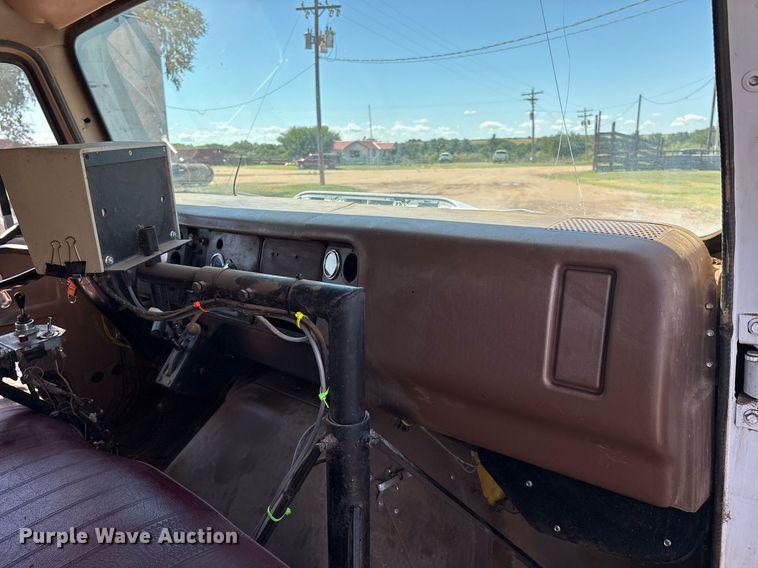 image for item DX8058 1988 International S1900 Feed Mixer Truck