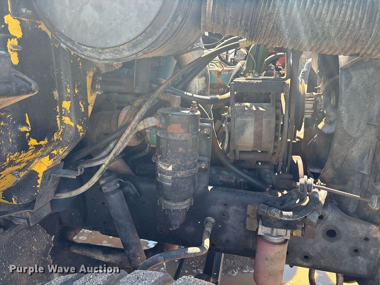 image for item DX8058 1988 International S1900 Feed Mixer Truck