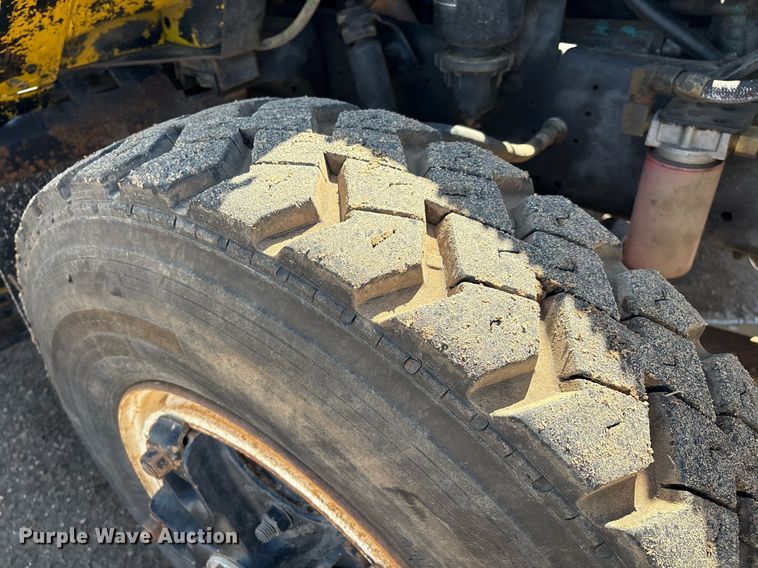 image for item DX8058 1988 International S1900 Feed Mixer Truck