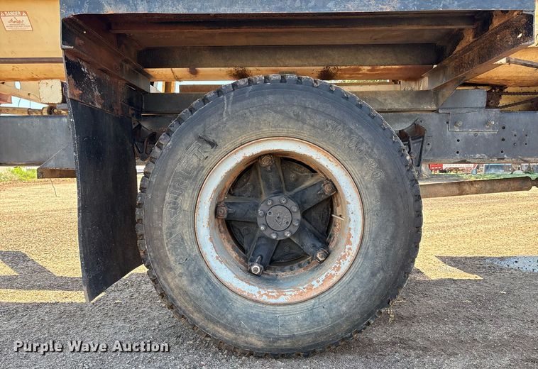 image for item DX8058 1988 International S1900 Feed Mixer Truck