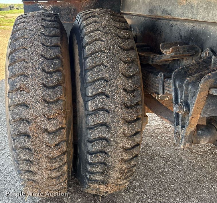 image for item DX8058 1988 International S1900 Feed Mixer Truck