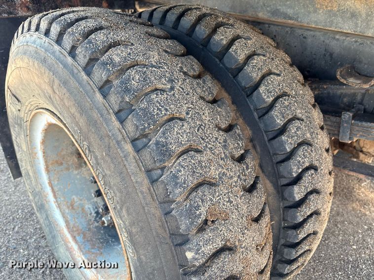 image for item DX8058 1988 International S1900 Feed Mixer Truck