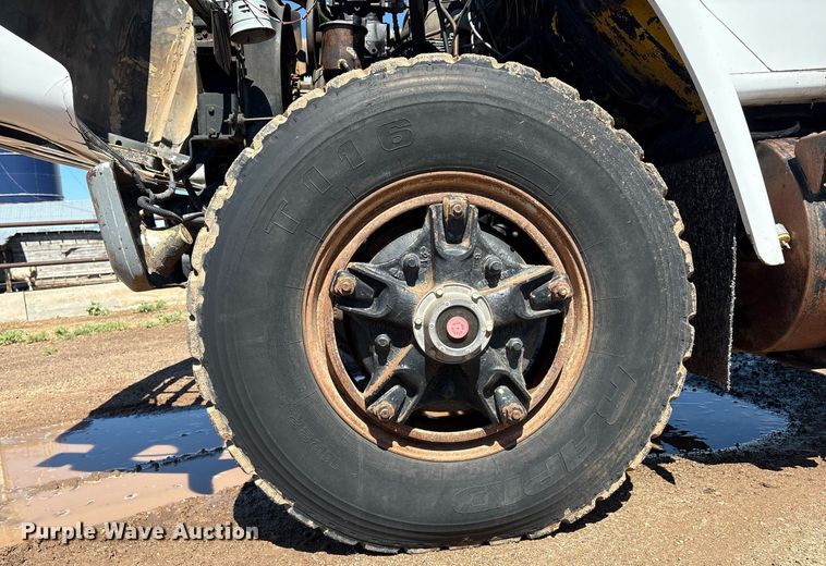 image for item DX8058 1988 International S1900 Feed Mixer Truck