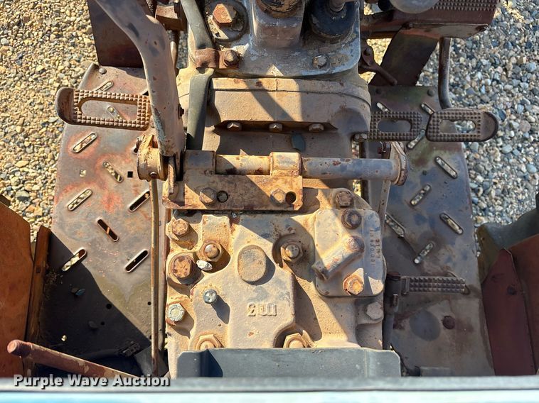 image for item DY0875 1984 Massey Ferguson 240 tractor