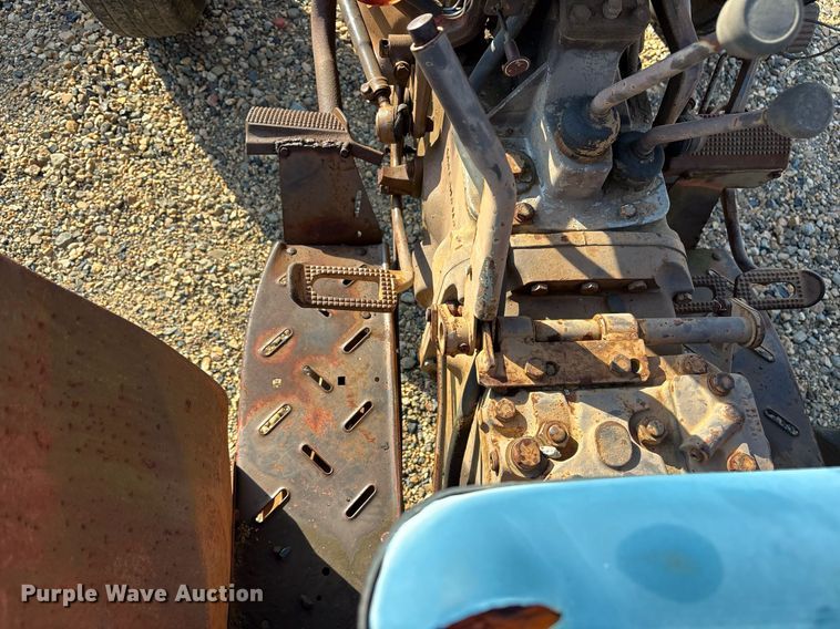 image for item DY0875 1984 Massey Ferguson 240 tractor